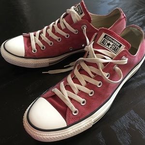 Men’s Converse Sneakers.size 11